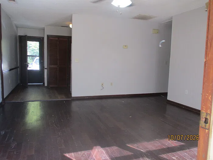 2 bed, 1.0 bath, $1,025 — Photo 3