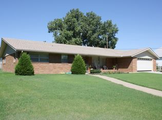221 S Pearl St, Pratt, KS 67124