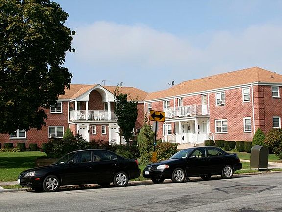 2nd image of 22519 69th Ave