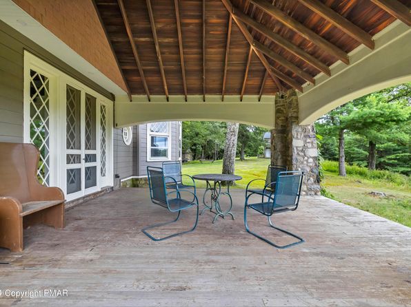 117 Stonecrop Ln, Mount Pocono, PA 18344