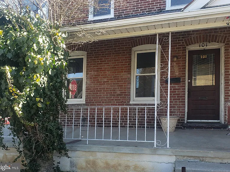 101 Hope Ave — Photo 2
