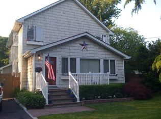 21 Crosby St, Sayville, NY 11782