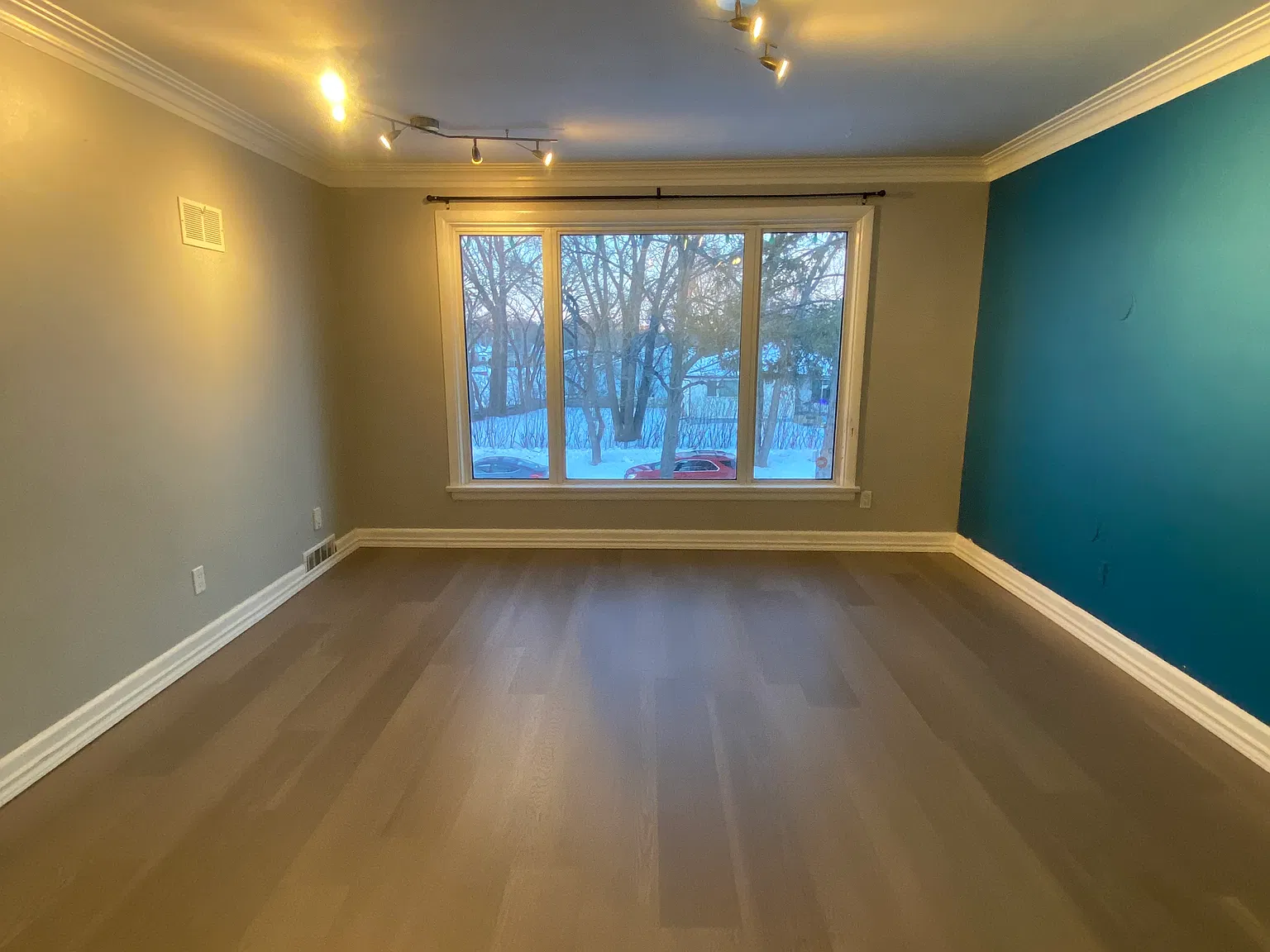 684 Matheson Avenue - 1 (upper unit) — Photo 4