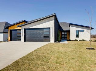 1887 E Cobblestone Dr, Ozark, MO 65721
