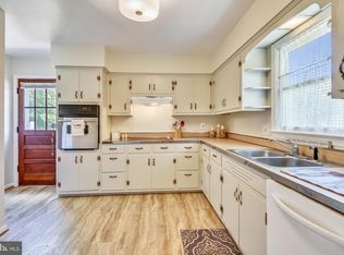 302 Valley View Ave SW, Leesburg, VA 20175