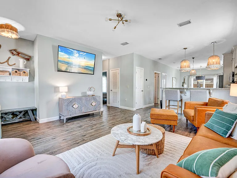 315 Pinetree Dr #1 — Photo 5