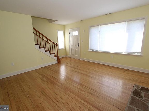 4th image of 36 E George St