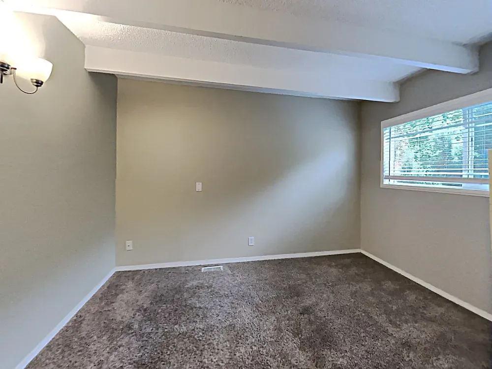 4 bed, 1960 sqft, $2,300 — Photo 4