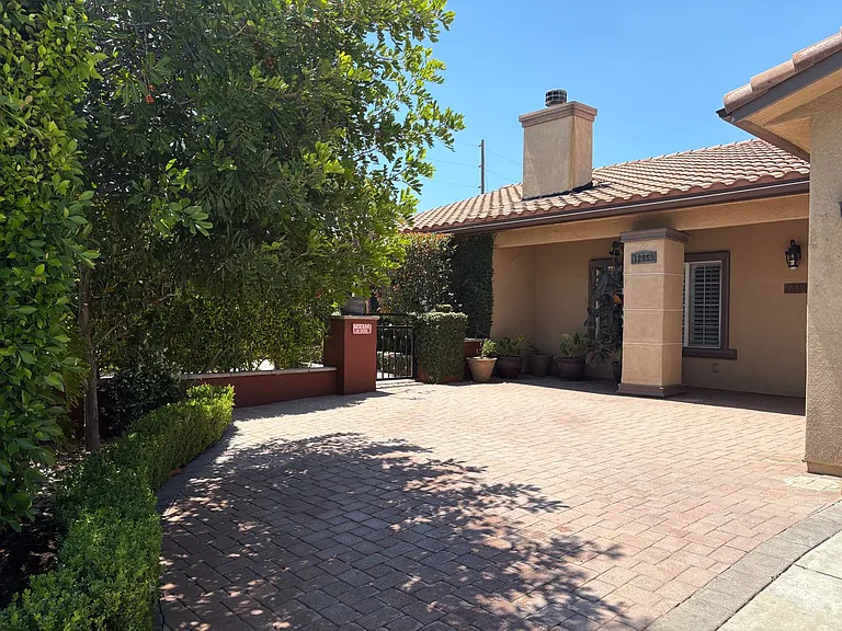12859 Fenton Ave — Photo 8