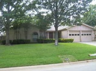 2205 Shady Grove Dr, Bedford, TX 76021