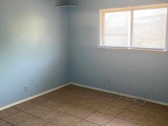 4th image of 801 Hickory Hill Dr