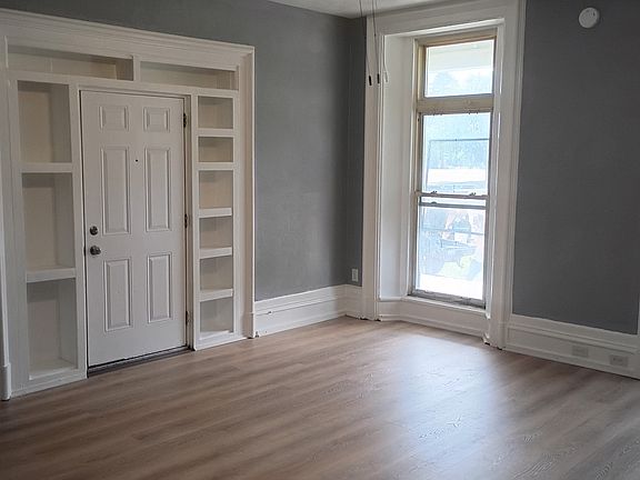 3rd image of 211 S Monroe St #2