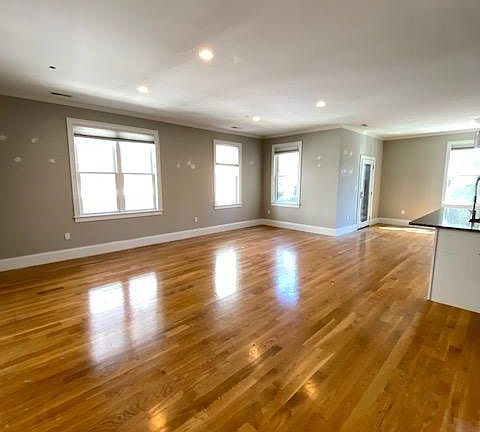 3rd image of 16 Linden Ave APT 7