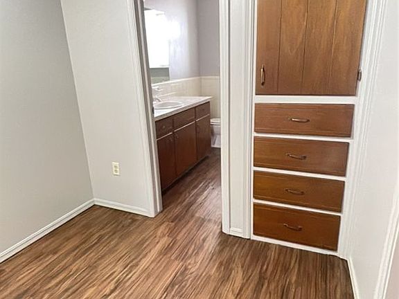 3rd image of 2612 Elwood Dr