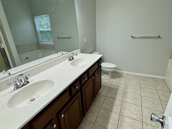 5th image of 429 Fountain Dr