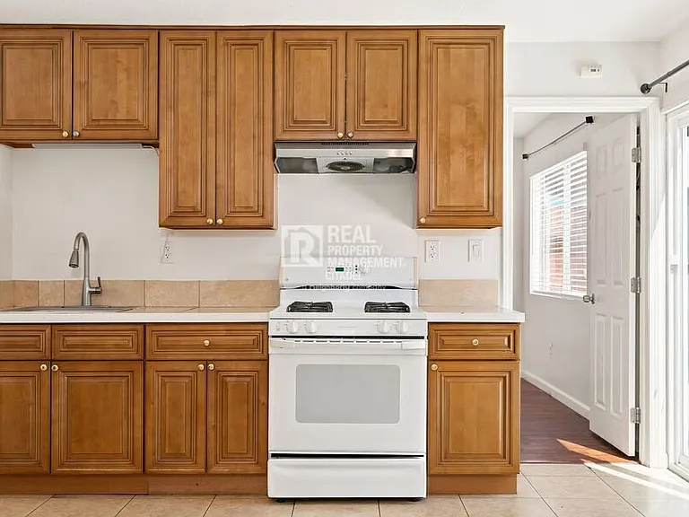 3009 Canyon Crest Dr #B — Photo 6