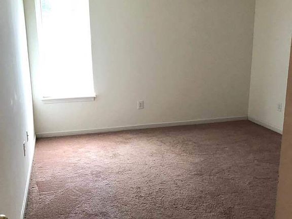 5th image of 108 Pine Ridge Ln