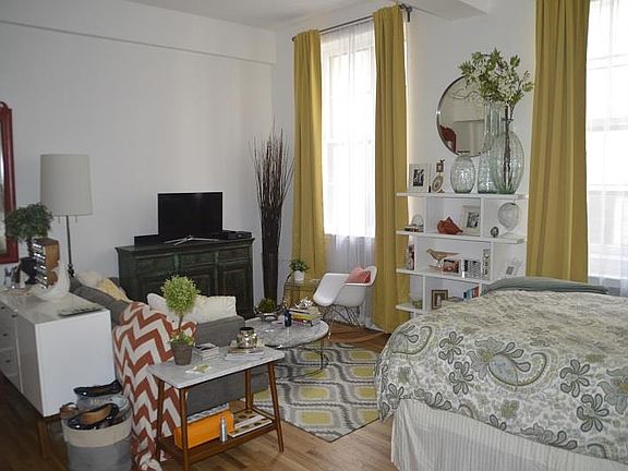 2nd image of 160 W 16th St APT 2E