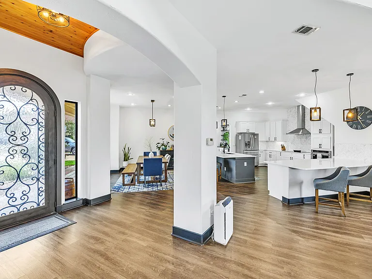 411 Cielo Cir — Photo 2