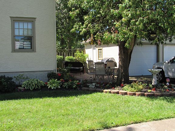 Landscapes beds & sprinklers