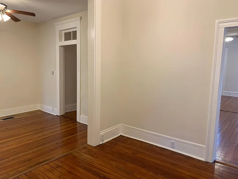 903 Montgomery St — Photo 13