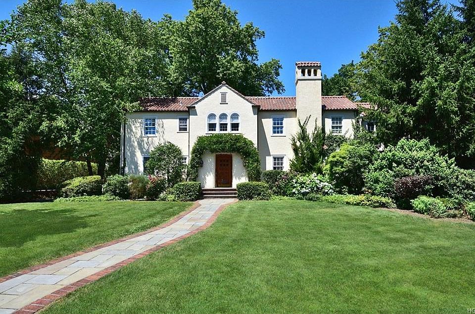 1st image of 11 Oak Ln
