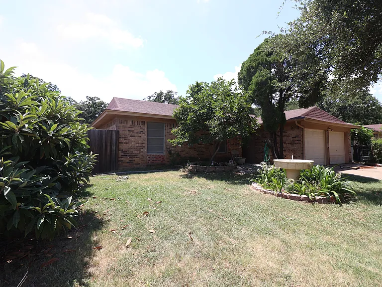 7340 Folkstone Dr — Photo 16