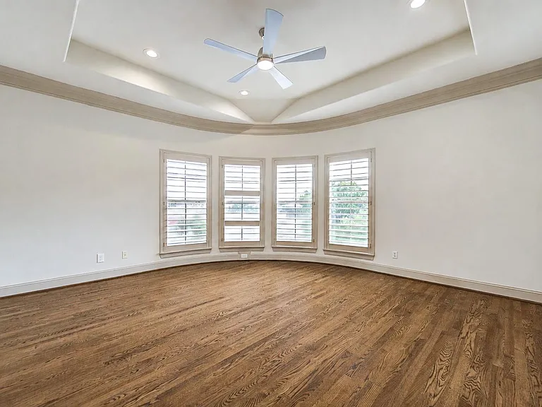 6302 Prague St — Photo 28