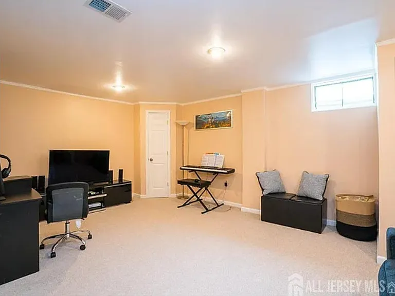 704 Dahlia Cir — Photo 27