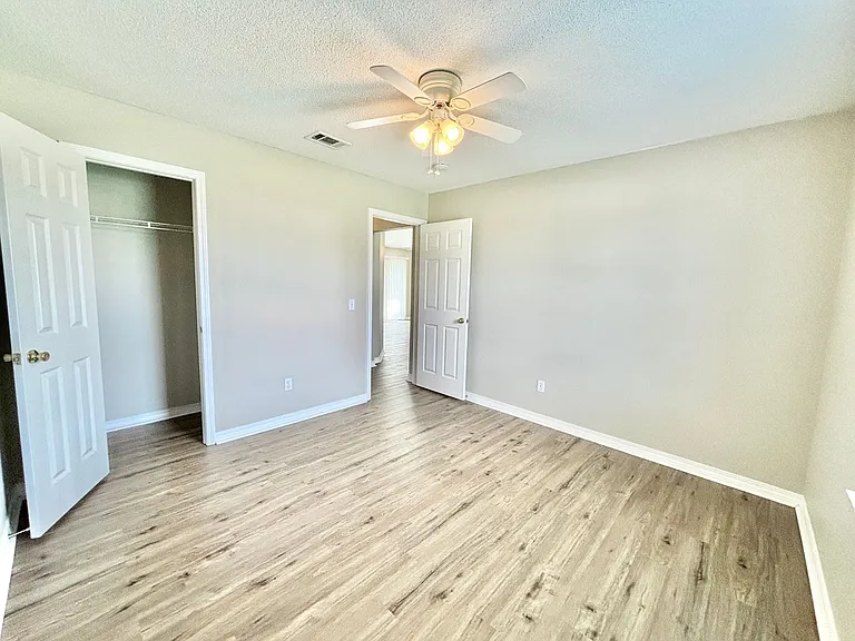 5087 Cassia Dr — Photo 12
