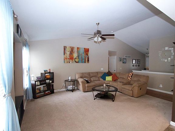 Living room with Valted ceilings