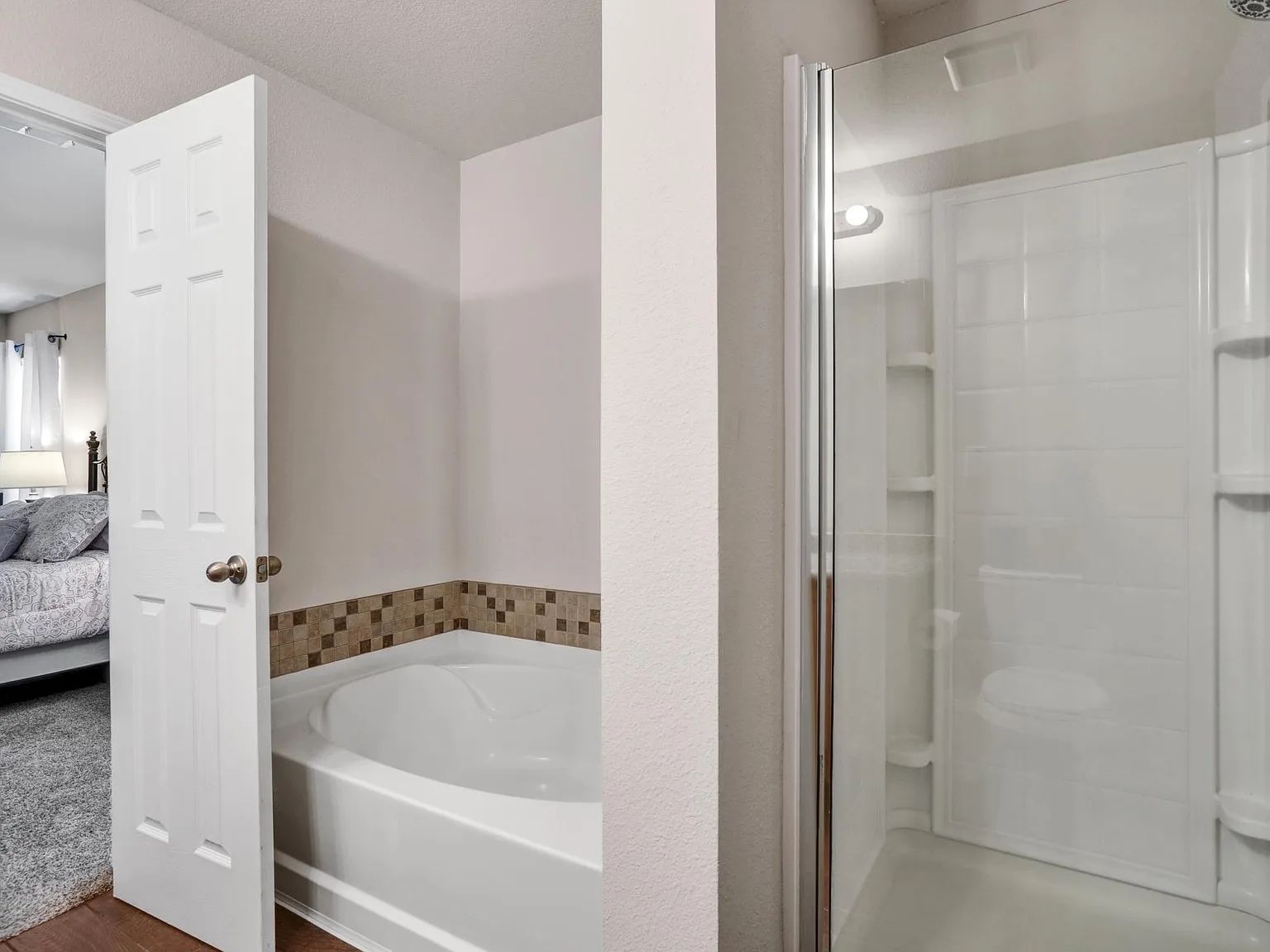 5 bed, 2.5 bath, 2468 sqft, $2,650 — Photo 4