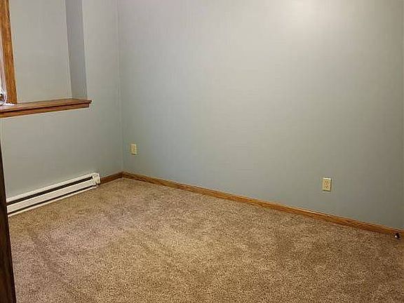 5th image of 834 Elm St W #2