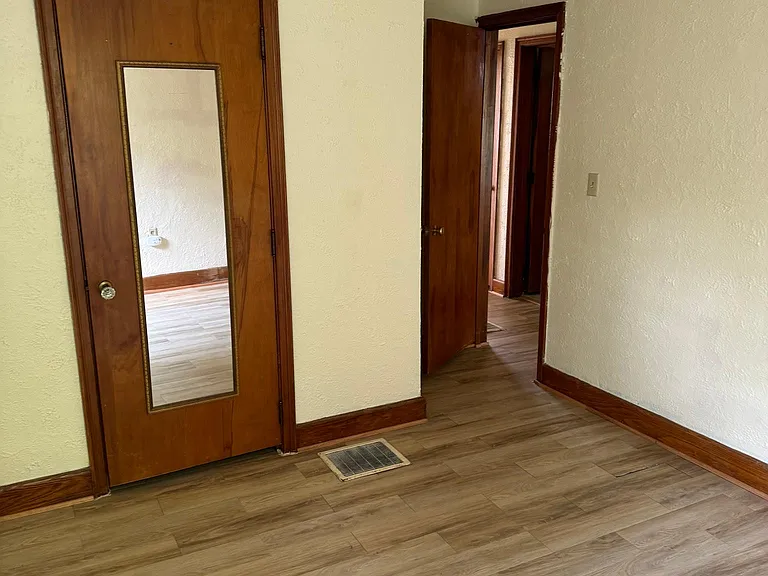 807 Potomac Ave — Photo 22