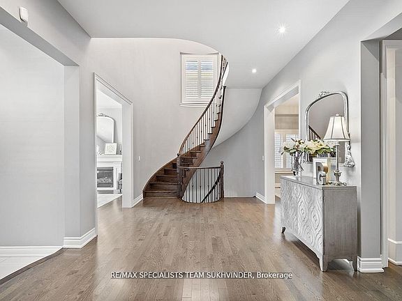 4th image of 34 Burlwood Rd