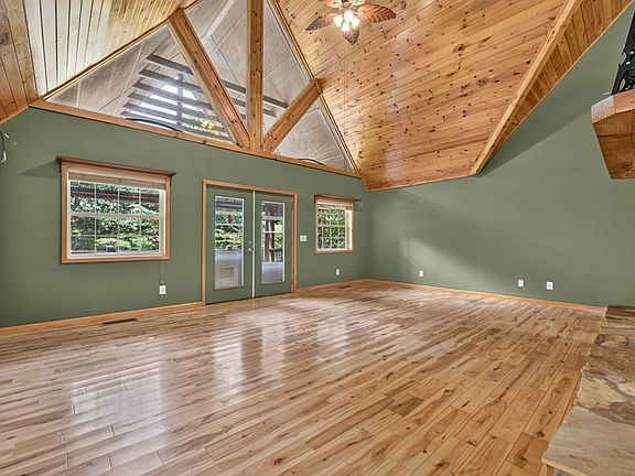 3rd image of 648 Posey Pl