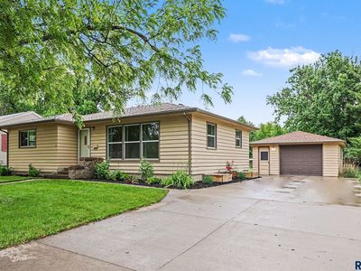 712 N Summit Ave, Madison, SD, 57042