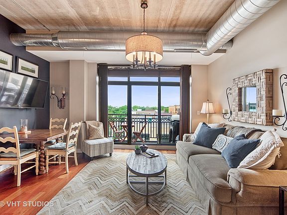 3rd image of 3245 N Ashland Ave APT 5A