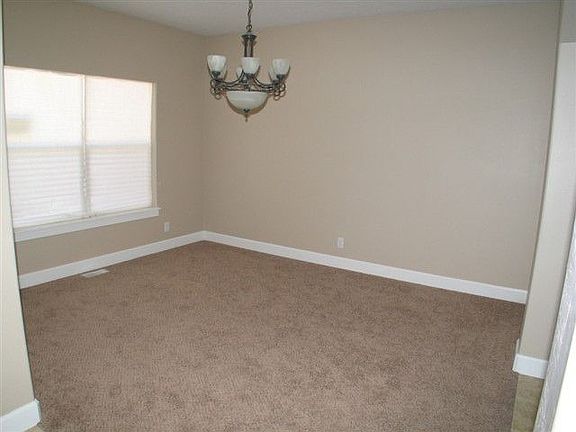4th image of 720 Garnet Dr