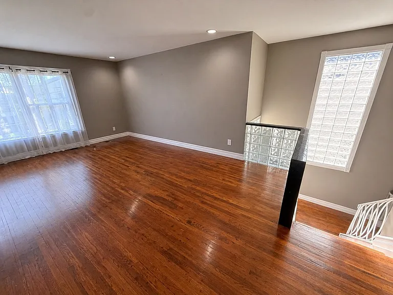 73 Rockville Ave #1 — Photo 5