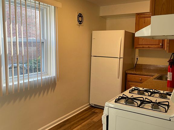 5th image of 118 W Maryland Ave #1