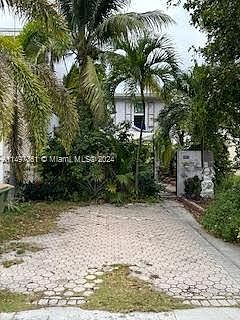 2nd image of 1817 NE 121st St