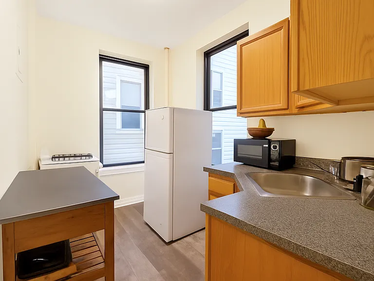 230 E 25th St #5B — Photo 3