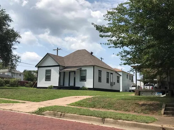 700-702 N 4th St, Ponca City, OK 74601