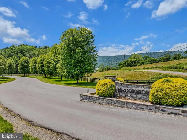 13 Elegant Dr, Martinsburg, WV 25403