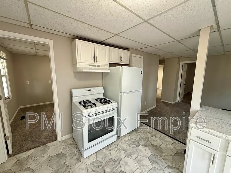 316 N Sherman Ave — Photo 2