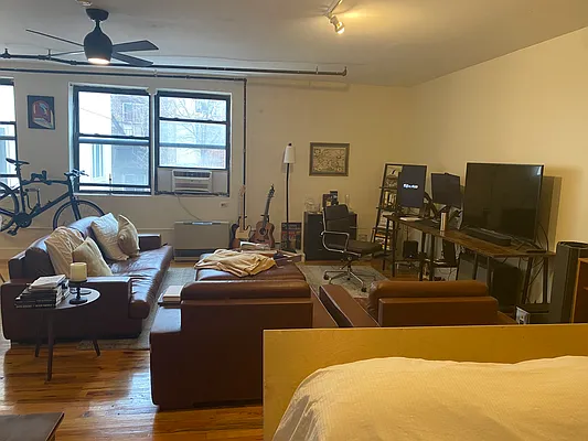 Rented by R New York | media 29