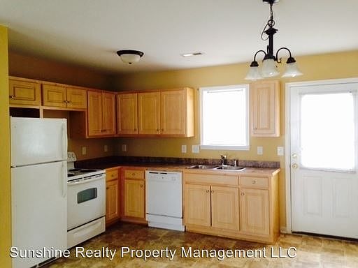 2nd image of 2203 Moran St
