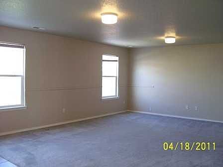 3rd image of 121 Parkmont Way