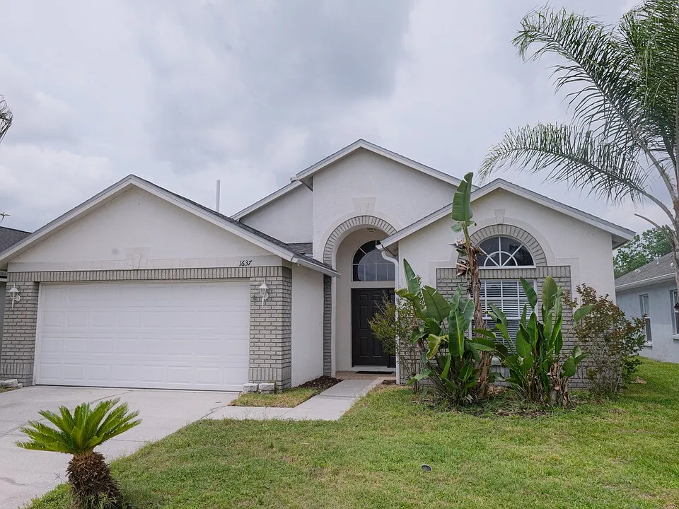 1637 Maximilian Dr